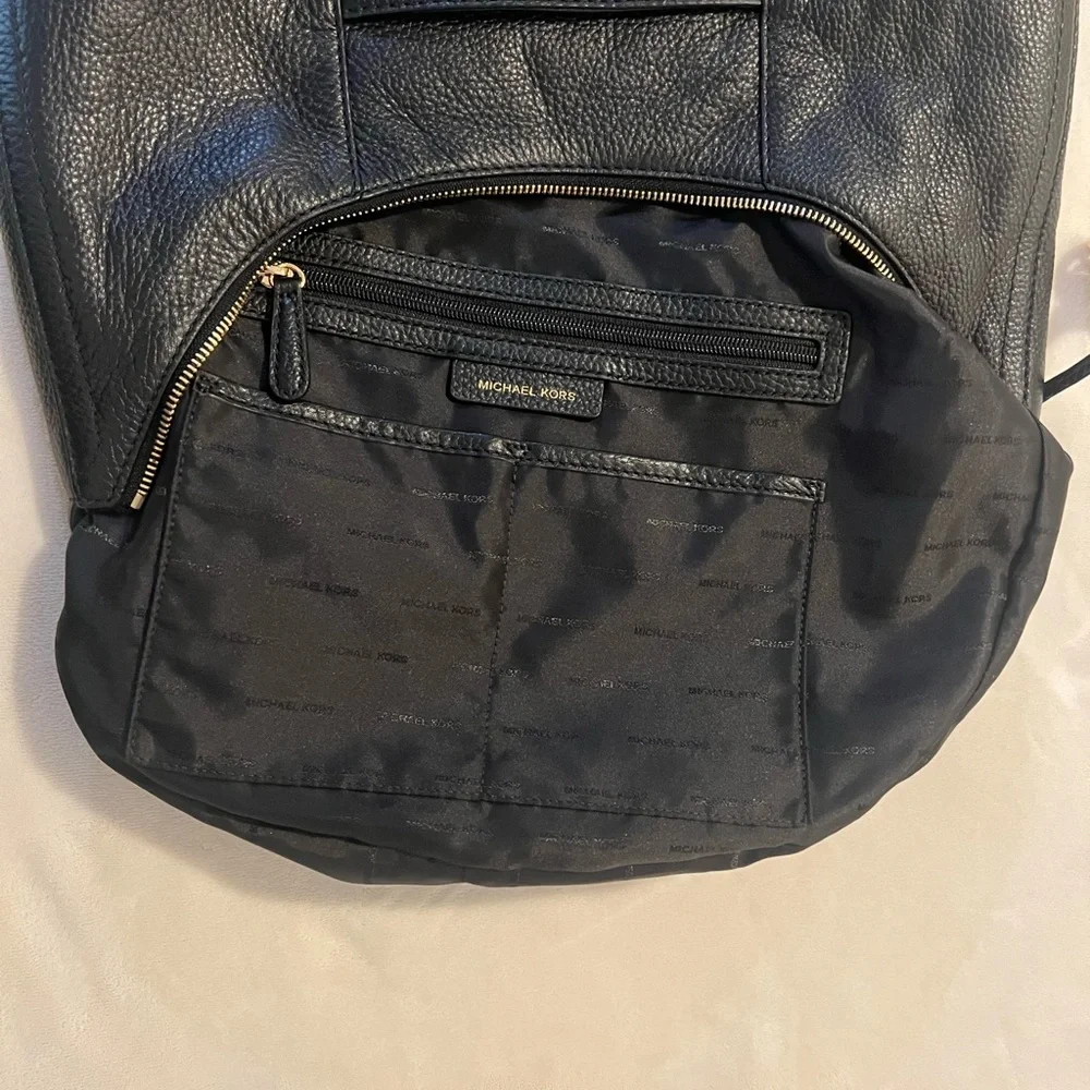 💚Michael Kors Black Leather Hobo Bag🩷